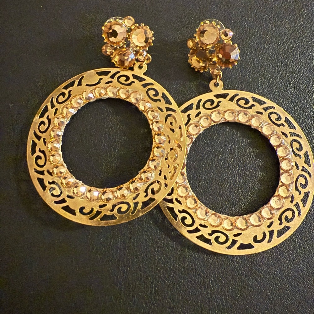 Elegant Gold Filigree Earrings